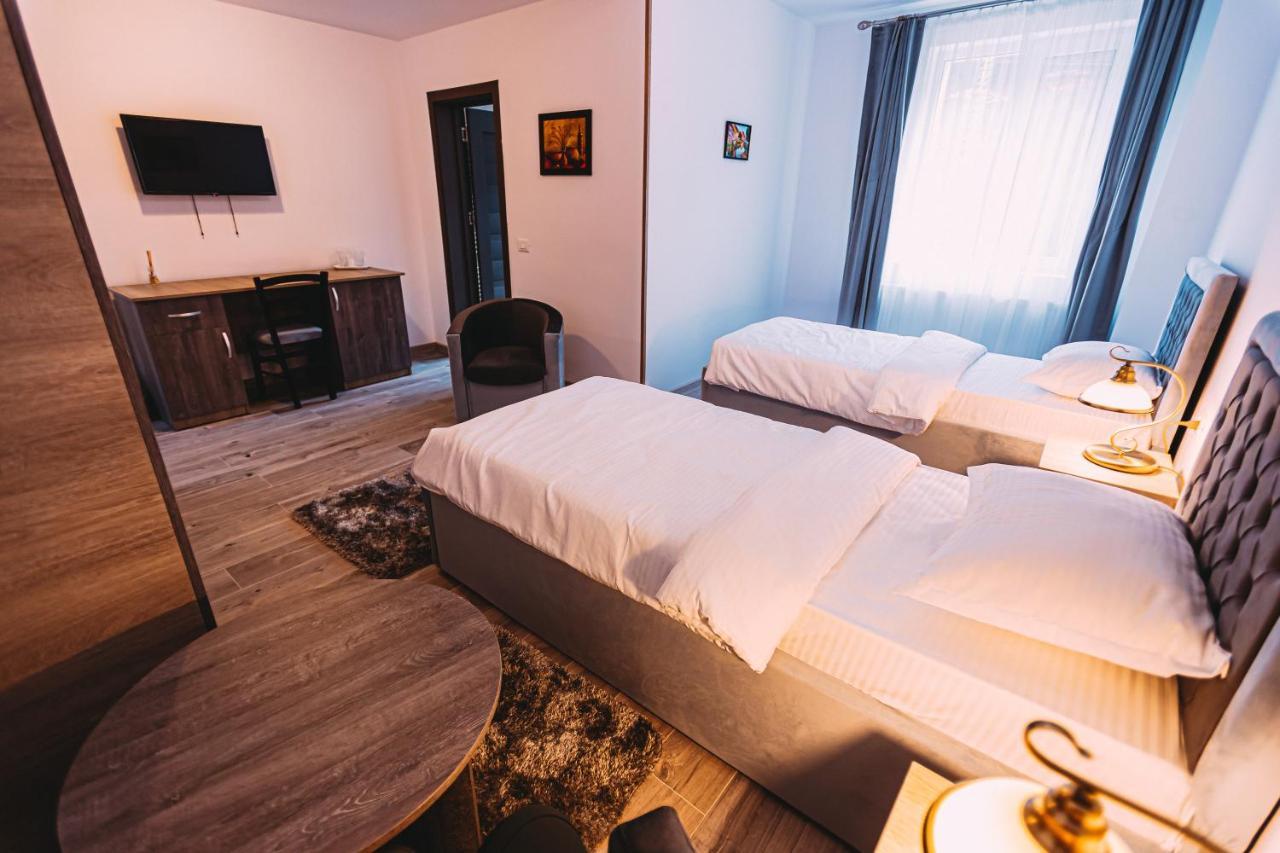 Motel Piatra Corbului 比卡兹 外观 照片